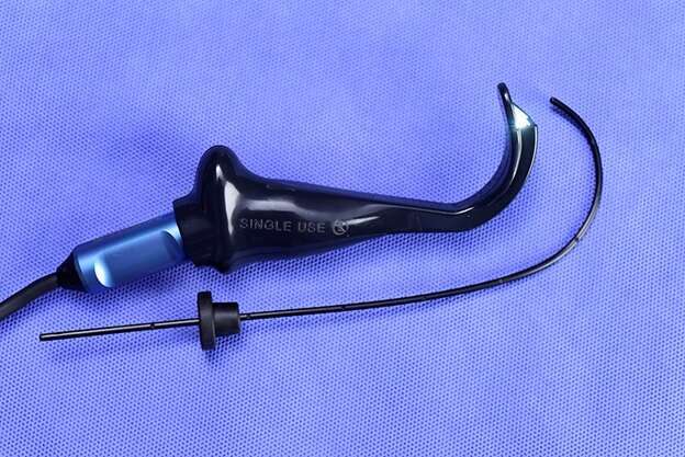 Figure 1. Glidescope Spectrum Blade and GlideRite Stylet